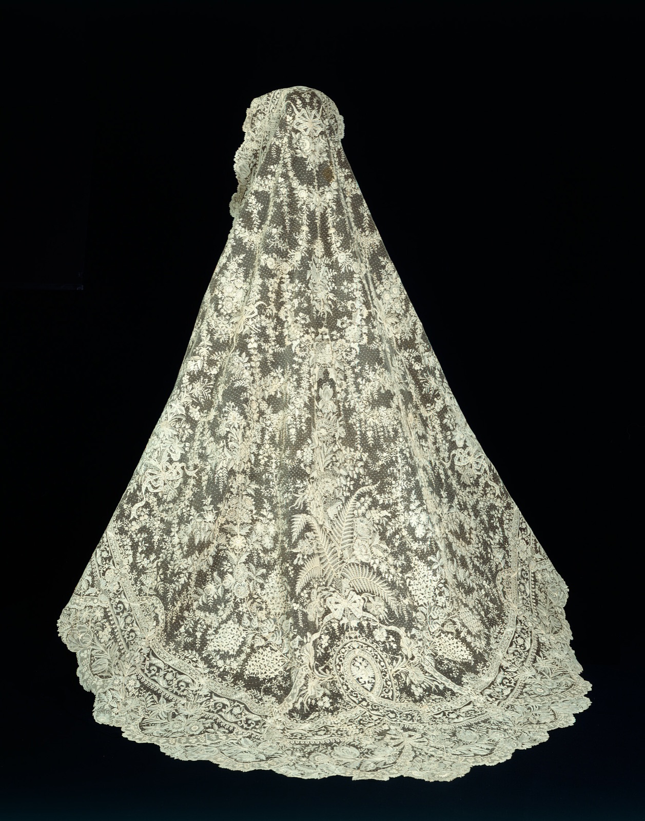 Veil with Russian Imperial Family Coat of Arms — Belgium