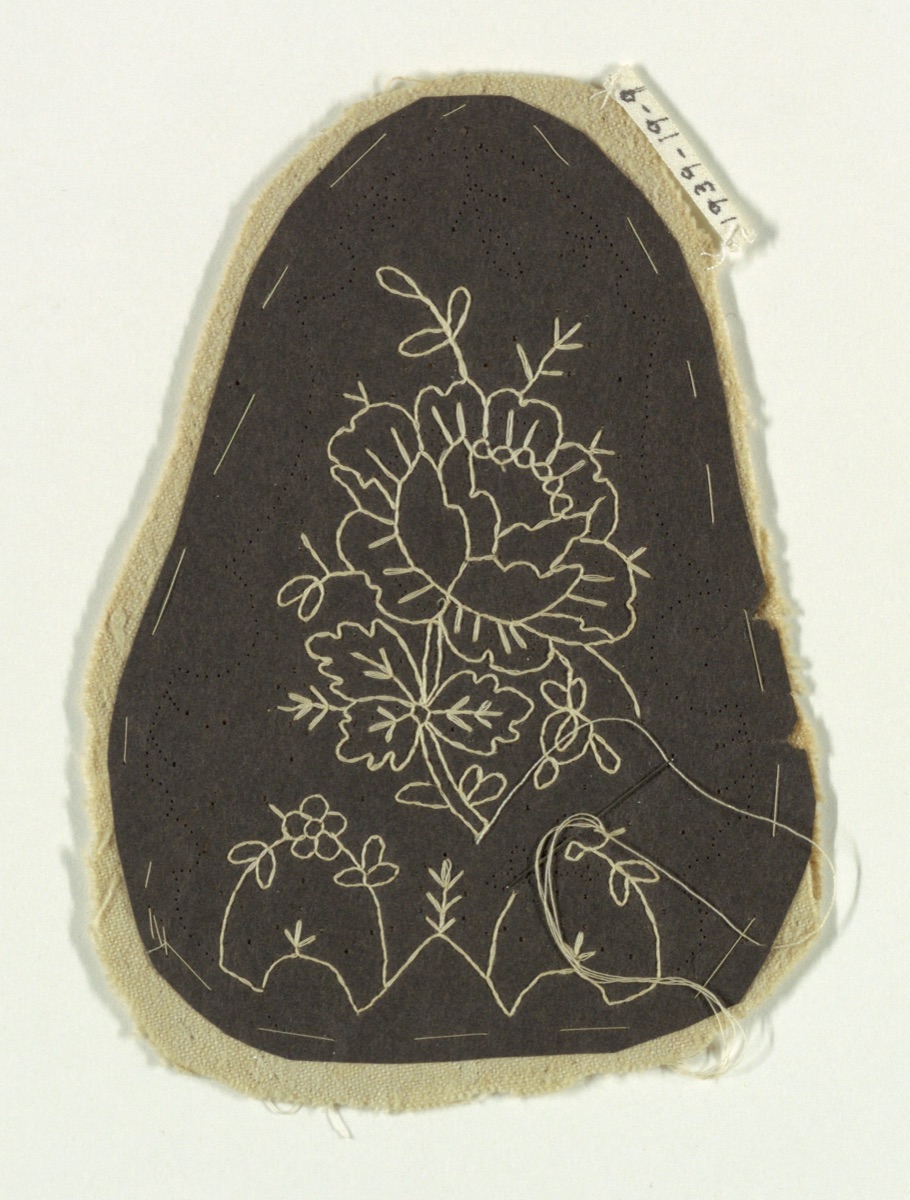 Pattern with uncompleted lace