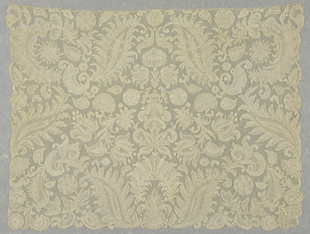 Cravat end
