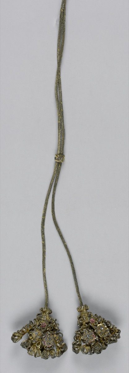 Cord with tassels