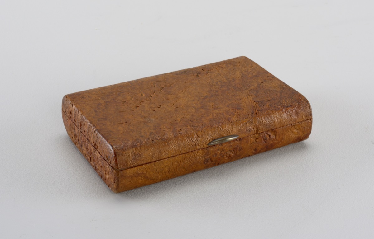 Cigarette box
