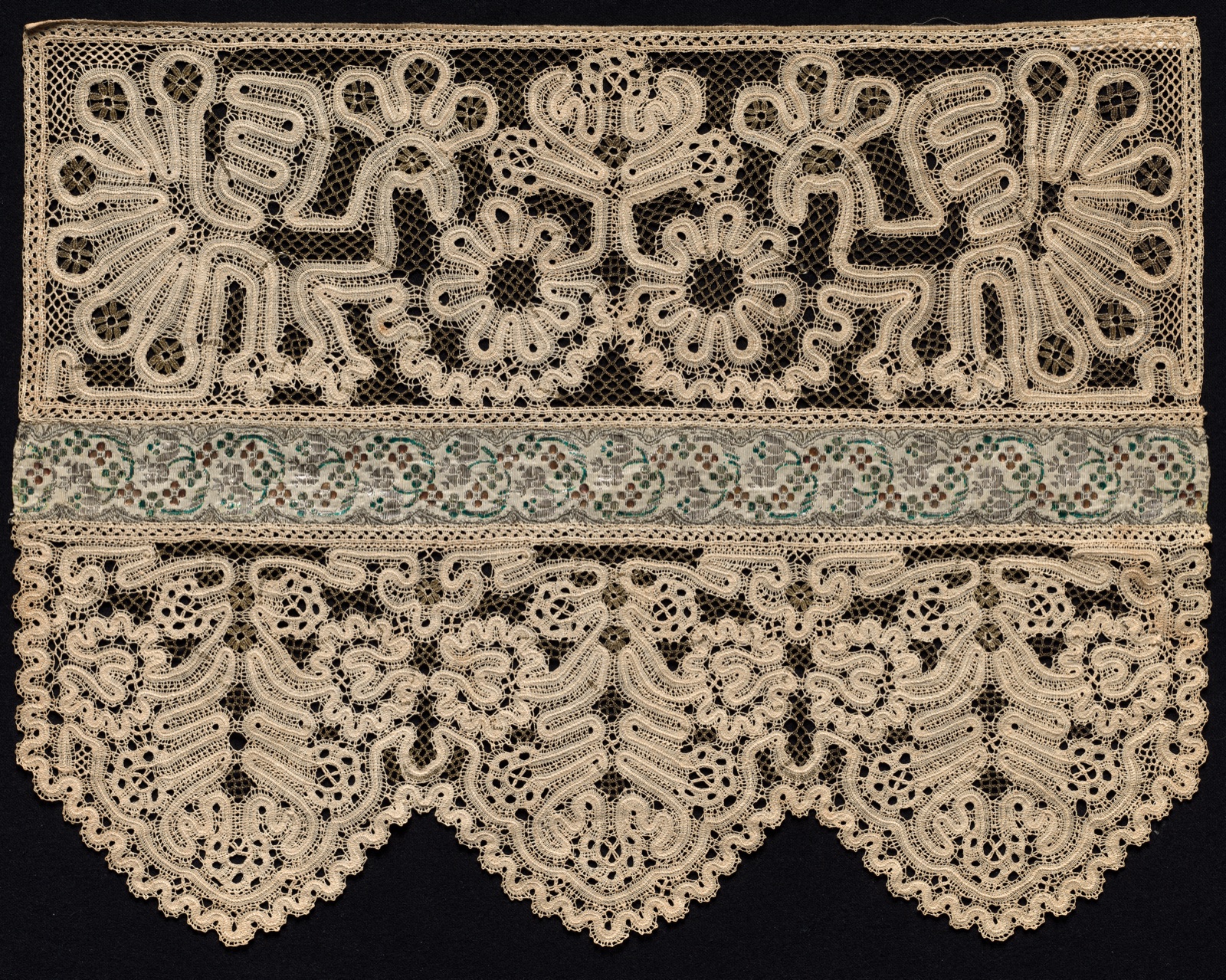 Lace Towel End