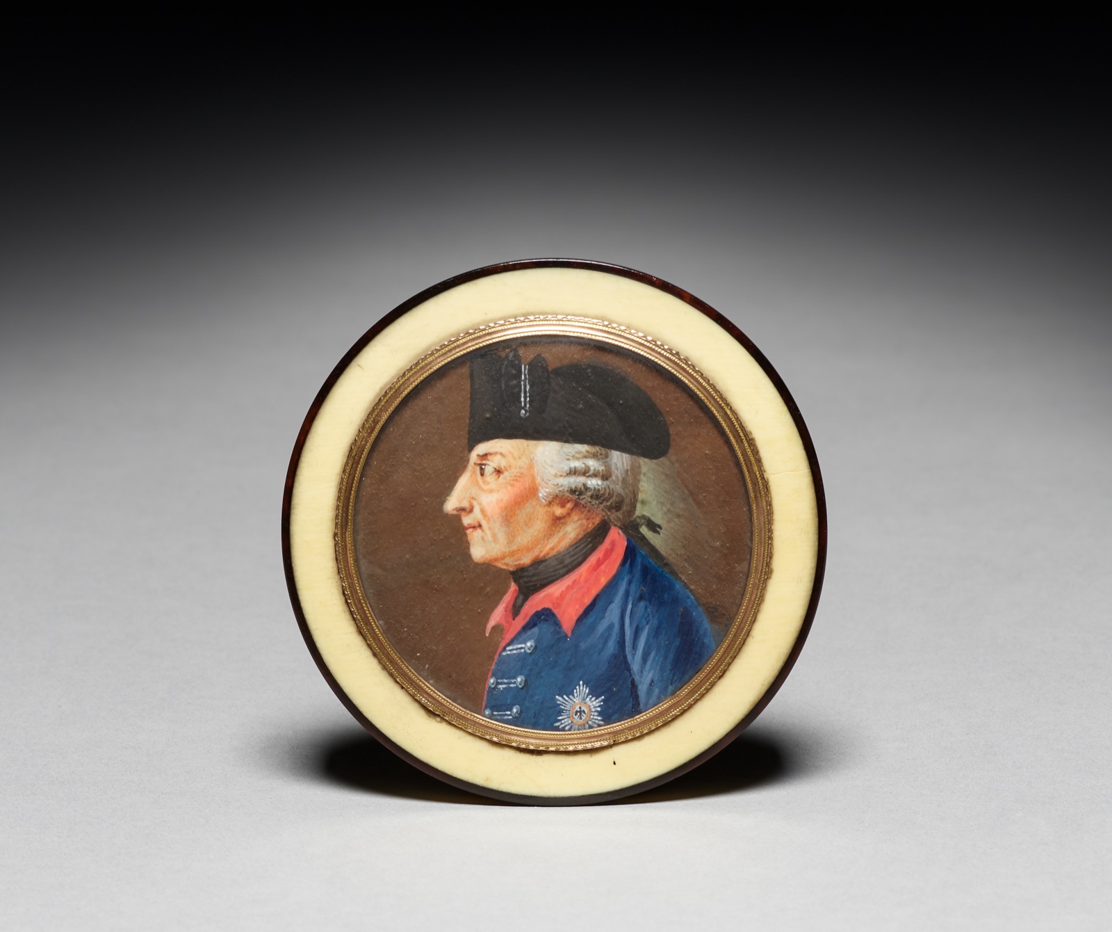 Cover for a Snuff Box