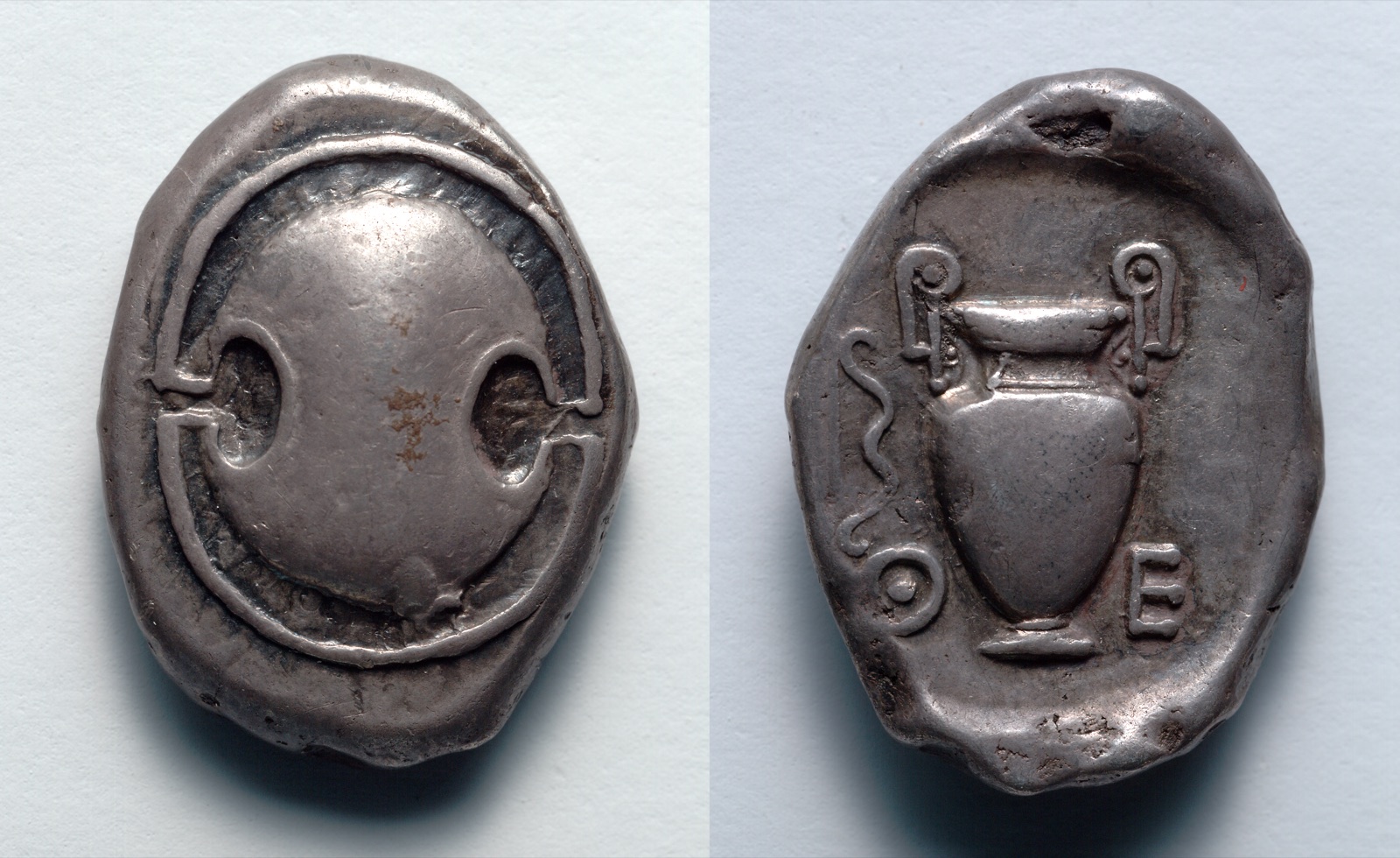 Stater: Boiotian Shield (obverse); Volute-Krater (reverse)
