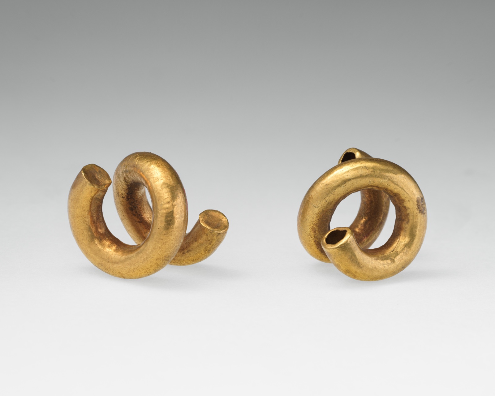Gold and copper alloy spiral
