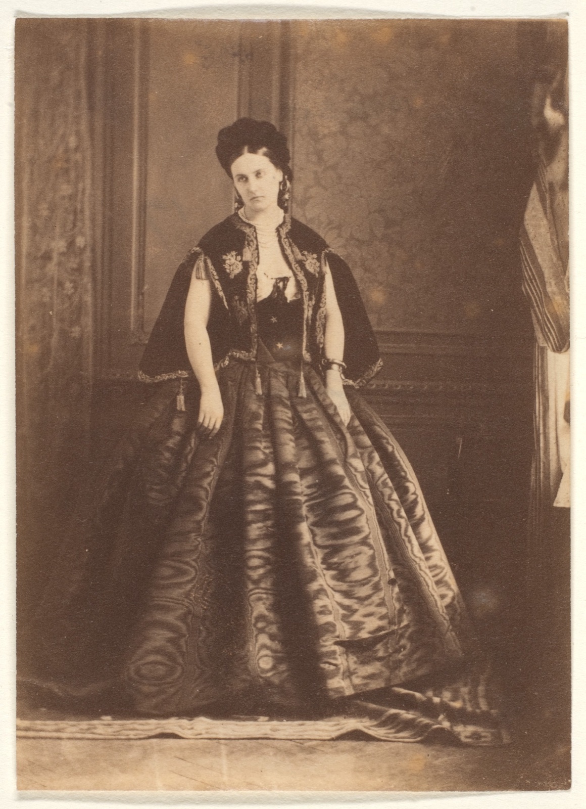 La robe de moiré — Pierre-Louis Pierson