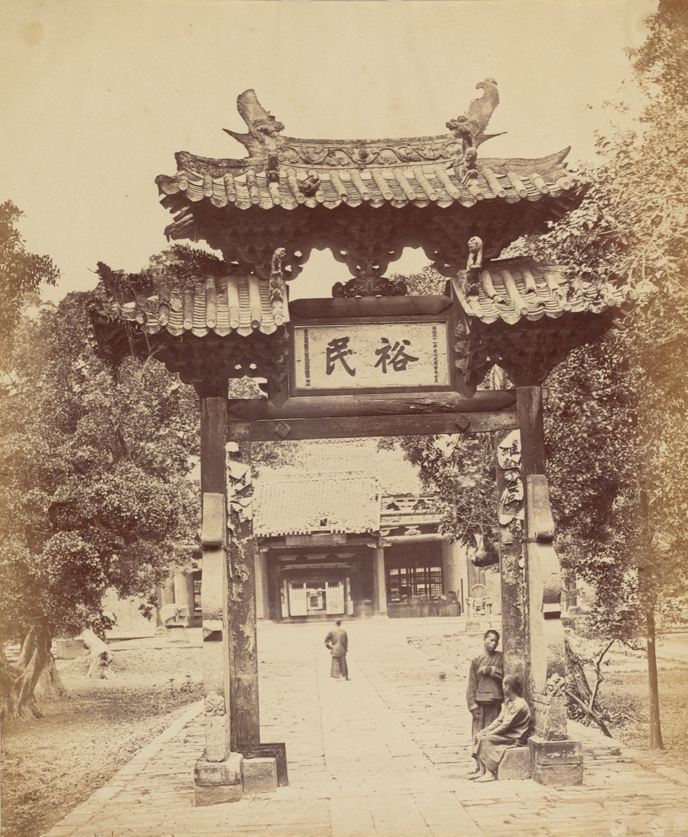 Entrance to the Treasury, Canton, April 10, 1860 — Felice Beato