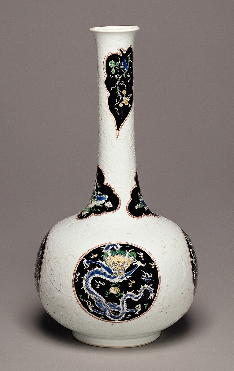Bottle Vase — Chinese Qing Dynasty