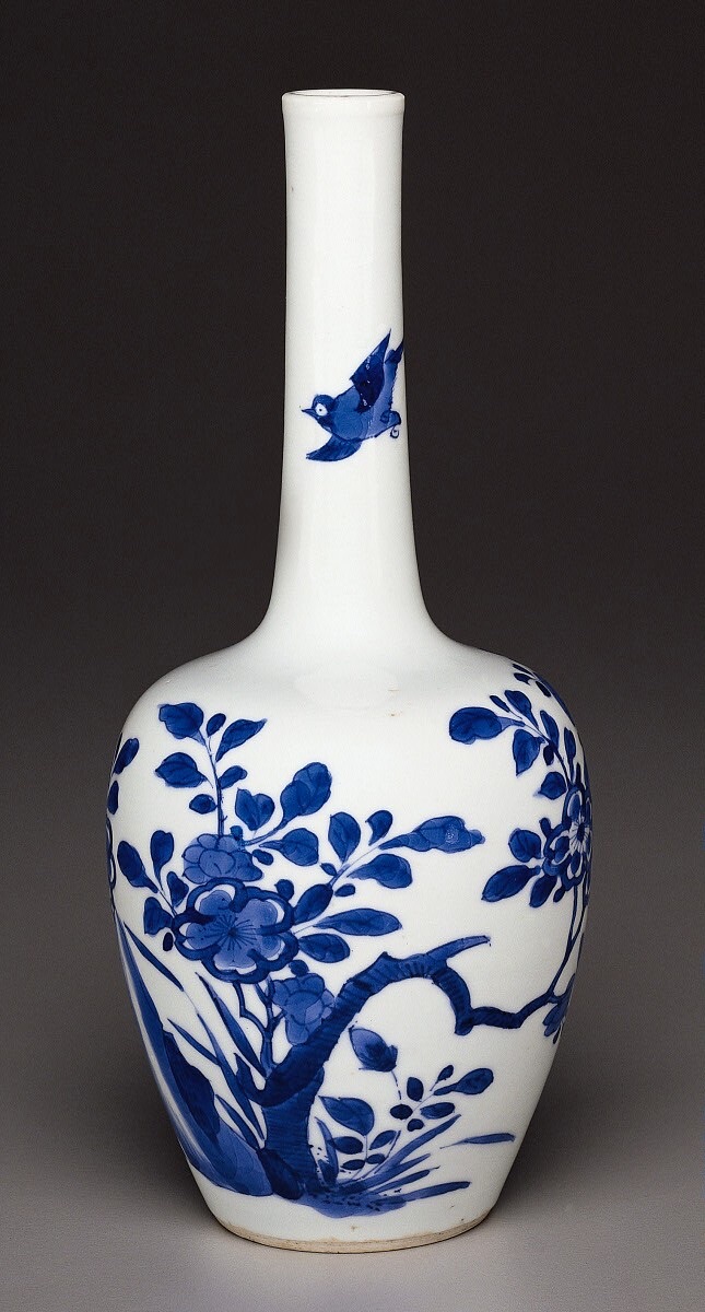 Bottle Vase — Chinese Qing Dynasty