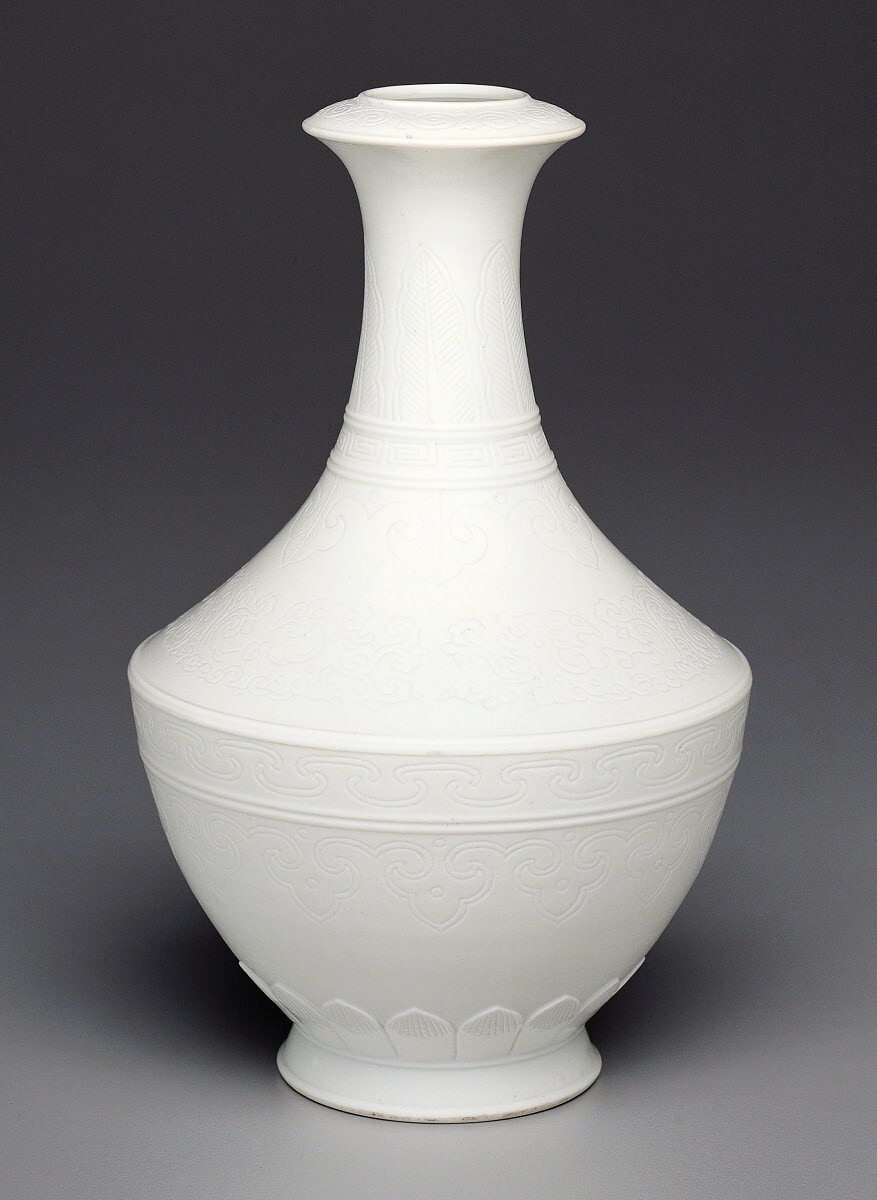 Vase in the Shape of an Archaic Bronze Hu — Chinese Qing Dynasty