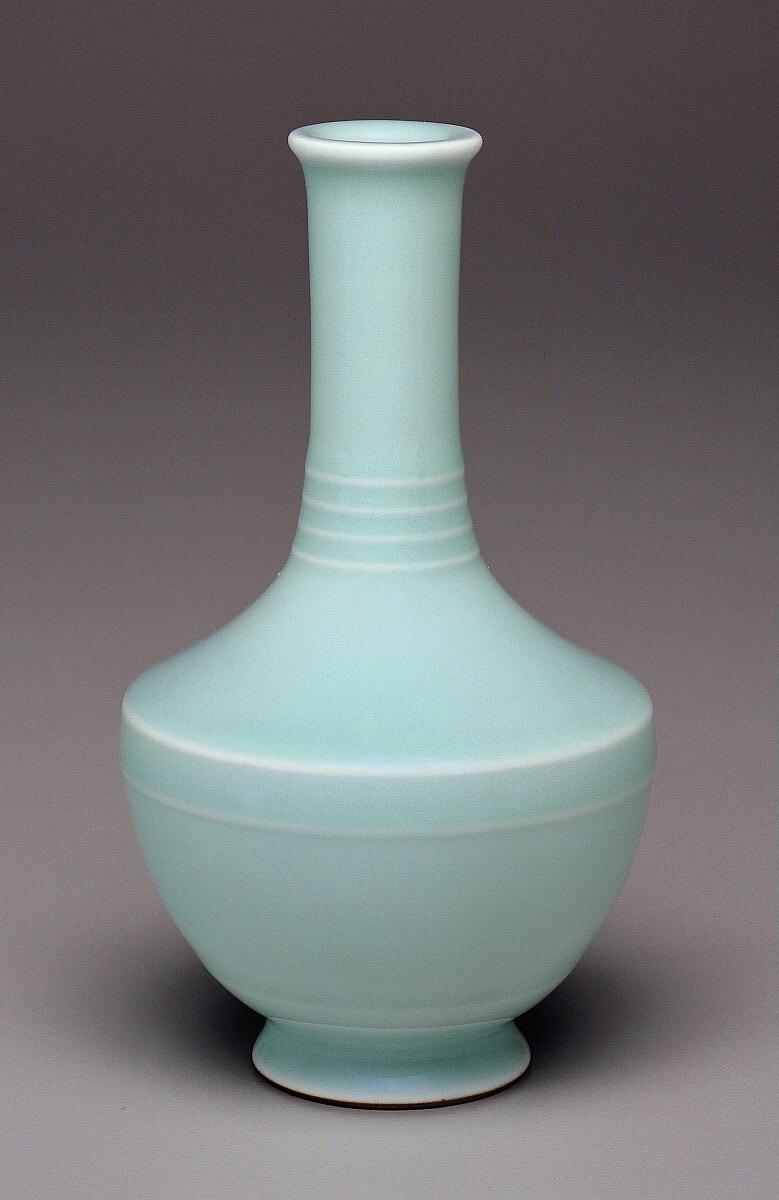 Vase in the Shape of an Archaic Bronze Hu — Chinese Qing Dynasty
